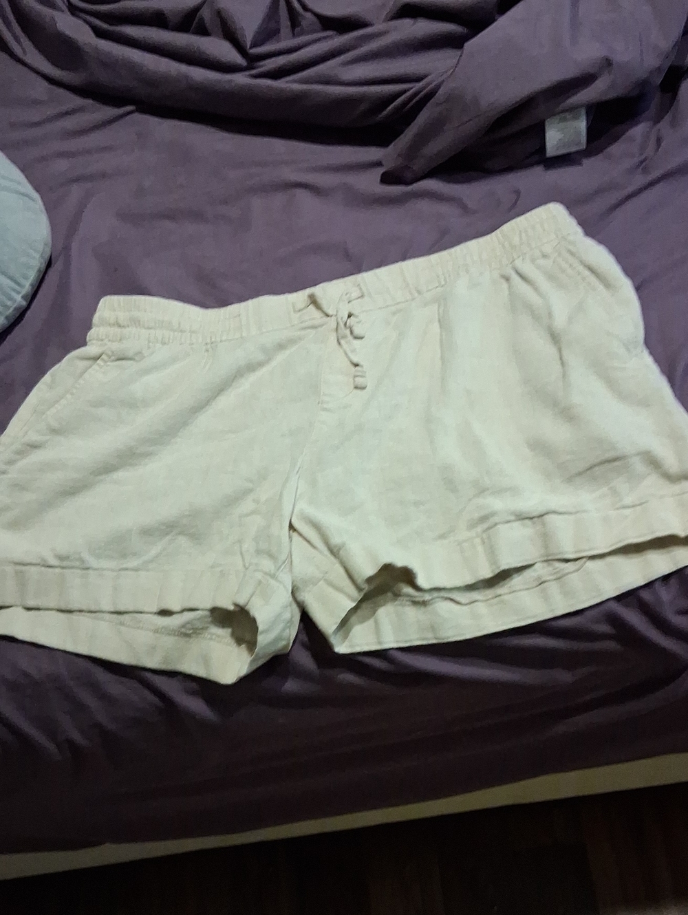 Old Navy Cream Drawstring Lounge Shorts